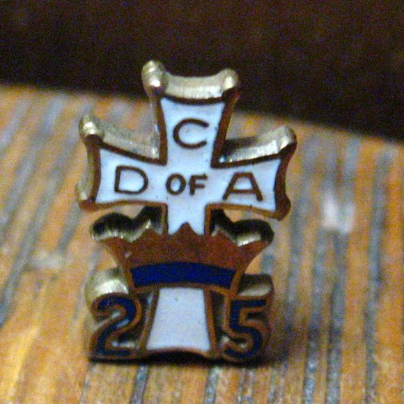 Catholic Daughters Of America 25 Year Vintage Pin - Picture 2 of 5